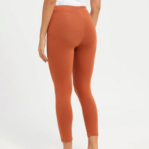 กางเกงโยคะผู้หญิง ผ้าใยไผ่ผสมฝ้าย ไร้ตะเข็บ คุณภาพสูง ขายส่งแบบยั่งยืน - Product Image 4