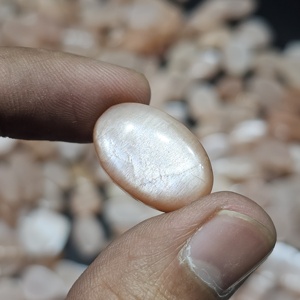 Lote de Cabujones de Piedra Lunar Melocotón Natural, Formas Mixtas, Tamaños Variados, para Fabricación de Joyas - Product Image 5
