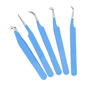 Pince à cils en acier inoxydable bleu à marque privée avec logo personnalisé pour extensions de cils volume - Précision et durabilité - Product Image 4