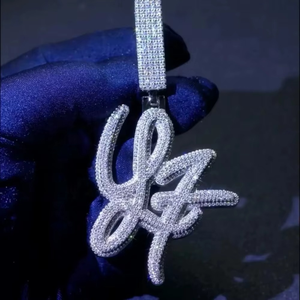 จี้เงินแท้ 925 คุณภาพสูง ผลิตตามสั่ง ประดับเพชรโมอิสซาไนต์ สำหรับผู้ชาย ระดับความใส VVS ชุบโรเดียม พร้อมสลักชื่อหรือตัวอักษร ดีไซน์เก๋สำหรับงานปาร์ตี้ - Product Image 6