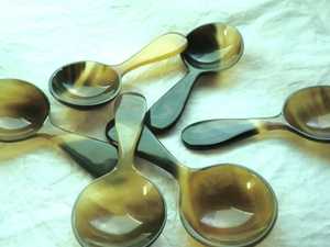 Cuchara Redonda de Cuerno de Búfalo, Ecológica, Hecha a Mano, Artesanía Natural, Pulida, Duradera, Decoración para el Hogar y Bodas - Product Image 1