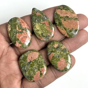 Cabujones de Jaspe Unakita Natural, Cristal Verde en Forma de Pera, Gemas de Tamaños y Formas Variadas para la Fabricación de Joyas, Lote a Granel - Product Image 1
