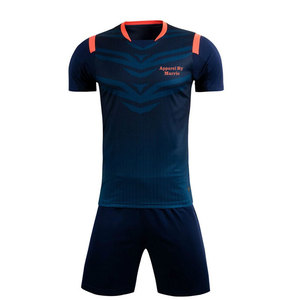 Tenue de football fabriquée en tissu respirant conçu pour garder les joueurs au frais et au sec pendant les matchs de football intenses - Product Image 1