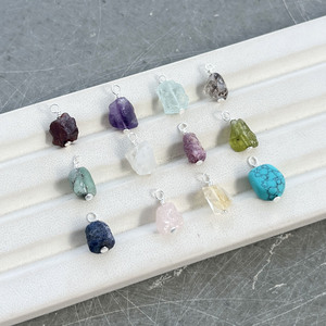 Pendentif en pierre de turquoise naturelle |   Charme bleu brut |   Fournitures de bijouterie en fil métallique - Product Image 2