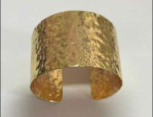 Bracelet manchette en laiton poli doré de qualité supérieure pour femme, style tendance pour les soirées, disponible à prix réduit - Product Image 3