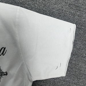 Camiseta Corta de Calidad Personalizada 250GSM con Estampado Puff, Cuello Desgarrado, 100% Algodón, Dobladillo Desgastado, Color Degradado, Casual para Hombre - Product Image 3