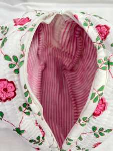 Sac à main matelassé à imprimé floral fait main |   Doublure en coton de qualité supérieure et fermetures éclair durables |   Sac fourre-tout artisanal pour femmes et voyages - Product Image 6