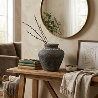 Pot de fleurs en céramique antique au design classique, fait main, style rustique vintage, vase de table pour la décoration de la maison