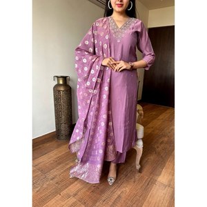 เสื้อผ้าชีฟองสวยงามไซส์ XL สำหรับงานปาร์ตี้ พร้อมกางเกงขายาว แขนสามส่วน และผ้าคลุมไหล่ - Product Image 2