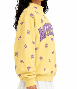 Pull ras du cou universitaire pour femme, personnalisé, en sergé à motifs, coupe oversize, en molleton bouclette, pour le spirit scolaire et les jours de match universitaires - Product Image 3