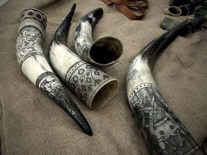 Cuerno Vikingo para Beber con Diseño Natural y Logotipo Personalizado, Diseño Único, Feng Shui, Duradero, Hecho a Mano, Alta Calidad - Product Image 2