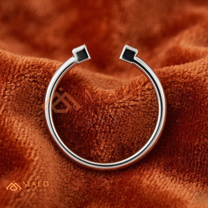 Anillo de lujo de plata de 18 quilates con diamantes flotantes en forma de onda |   Anillo minimalista de eternidad con canal curvo asimétrico y piedra flotante - Product Image 2