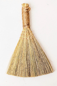 Escoba pequeña de hierba de tigre con recogedor para uso doméstico en la cocina - Materiales naturales, hecha a mano, para limpieza de suelos, mini escobas de paja y hierba - Product Image 4