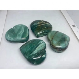 Última Venta Caliente Tendencia Crisoprasa Ágata Piedra 45mm Corazones de Cristal Venta al por mayor Artesanía de Cristal Piedras Naturales Pub Corazones - Product Image 2