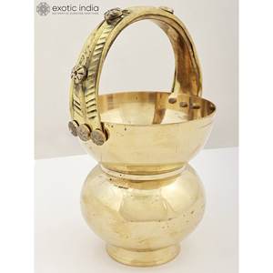 Vase en laiton Kamandalu fait à la main de 9 pouces Art indien en métal Article artisanal Collection de vases en métal uniques - Product Image 3