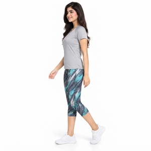 Women <b>Capri</b> <b>Legging</b> Made With Stretchable Fabric Comfortable Fit Breathable Construction Moisture Wicking Performance Elastic - Product Image 4