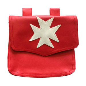 Sac à alms de l'Ordre de Malte, pochette de ceinture cérémonielle rouge avec croix maltaise blanche et rabat pour les insignes maçonniques - Product Image 1