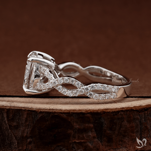 แหวนเพชรแล็บ 3 กะรัตทรงยาว ประดับบนทองคำขาว 10K พร้อมวงแหวนแบบเกลียวประดับเพชร IGI Certified - Product Image 2