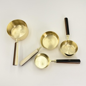 Tasses et cuillères à mesurer en acier inoxydable de qualité supérieure, écologiques, dorées avec manche en résine noire et blanche, compatibles lave-vaisselle - Product Image 3