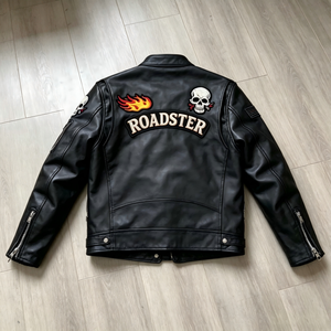 Blouson Moto Homme TITAN TREAD WEAR en Cuir PU, Blocs de Couleurs Rouge, Noir, Blanc, Fermeture Éclair Avant, Design à Clous et Patchs, Col Montant - Product Image 2