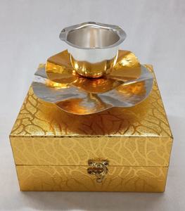 Récipient en métal Kumkum Sindoor dans une boîte en velours - Product Image 3