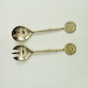 Juego de servicio de ensalada de Color dorado con mango en relieve de extremo de girasol de latón, vajilla pulida Natural, comida decorativa segura - Product Image 2