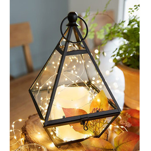 Lanterne en métal de style antique contemporain avec surface résistante à la chaleur pour une éclairage de bougie sécurisée, décoration de maison personnalisable - Product Image 6