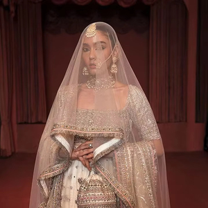Robe de mariée pakistanaise haut de gamme, couleur rose poudré lavande, style sculptural, Lehnga Choli avec épaulettes structurées et rembourrées - Product Image 1