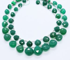 Ónix verde natural facetado en forma de corazón, briolette de 7-9 mm, cuentas de ónix verde en forma de corazón de 7 pulgadas, cuentas de piedras preciosas sueltas para la fabricación de joyería. - Product Image 1