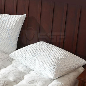 Protège-oreiller uni de qualité supérieure avec construction durable et réutilisable, en matière douce 100 % polyester, pour usage domestique et hôtelier - Product Image 4