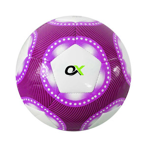 Ballon de football Oxva Industries, design triangulaire, PU/TPU, thermocollé, sur mesure, cousu à la machine, durable, usage professionnel en extérieur. - Product Image 3