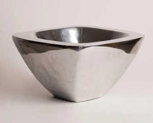 Frutero Cuadrado Plateado Moderno, Recipiente Decorativo de Aluminio Pulido, Elegante Plato de Almacenamiento para Mesa, Decoración Contemporánea - Product Image 4