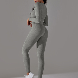 Última llegada: Conjunto de yoga para mujer de alta calidad, liso, teñido, de spandex/poliéster, transpirable y ligero. Servicio OEM. Conjuntos para mujer. - Product Image 5