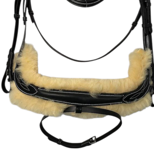 Bridon d'équitation anglais de luxe en cuir noir de haute qualité avec frontale en cristal et nezette en peau de mouton, rembourré et confortable - Product Image 5