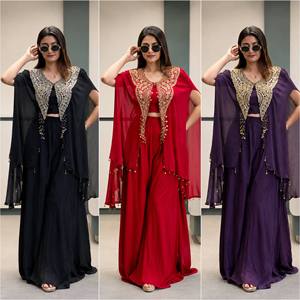 Ensemble traditionnel indien en Georgette avec broderie Zari et sequins, travail manuel, dentelle à motifs de pièces de monnaie, comprenant veste, blouse, sharara et gharar - Product Image 2