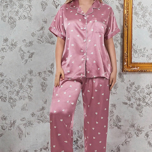 Conjunto de pijama de satén rosa para mujer, manga corta, estampado de corazones, cuello con muescas, ropa de dormir con botones, pantalones largos - Product Image 4