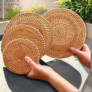 Sous-verre rond en osier style bohème, résistant à la chaleur, pour décoration de fêtes et cadeau, fabriqué au Vietnam - Product Image 1