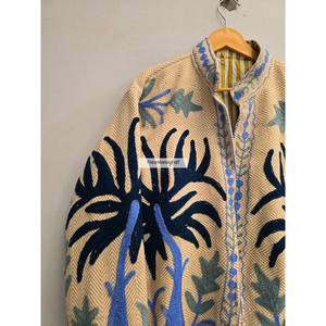 Chaqueta para mujer con bordado de palmeras, estilo bohemio chic, hecha a mano, unisex, de invierno, de tela de lana Khadi. - Product Image 2