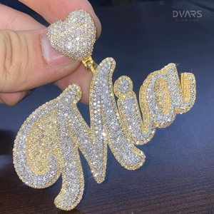 Colgante de Lujo de Plata de Ley 925 con Moissanita, Diseño de Corazón con Nombre Personalizado de 3 Letras, Estilo Hip Hop, Certificado - Product Image 1