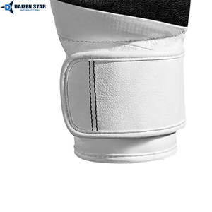 Gants de combat et de sparring MMA IronFist Pro en cuir à paume ouverte avec fermeture auto-agrippante personnalisables pour adultes - Product Image 4