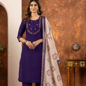 Ensemble de kurti festif de créateur avec broderie artisanale et dupatta imprimé - Product Image 1