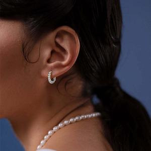 Boucles d'oreilles pendantes en or et diamants naturels de qualité supérieure, bijoux élégants pour les occasions spéciales des femmes - Product Image 2