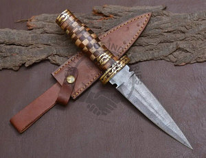 Nouveau couteau à lame fixe personnalisable de marque, couteau Dogger en acier Damas avec manche en bois de rose, meilleur couteau de survie et de chasse de collection - Product Image 5