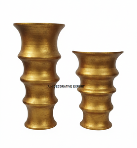 Elegante Florero de Metal Dorado Antiguo con Diseño Acanalado |   Jarrones contemporáneos escalonados y acampanados tipo trompeta para decoración moderna de lujo en bodas y hogares - Product Image 1