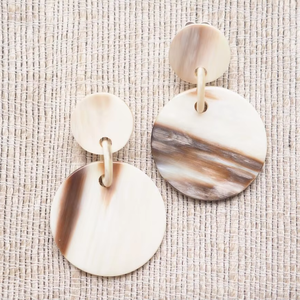 Pendientes de cuerno de búfalo hechos a mano, artesanías naturales ecológicas para mujer, joyería étnica de moda para bodas por Perfect Enterprises - Product Image 1