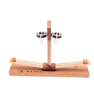 Jeu de basket-ball en bois pour 2 joueurs avec deux paniers et lanceurs, jouet de sport interactif de bureau pour le plaisir familial et le jeu de compétences - Product Image 3