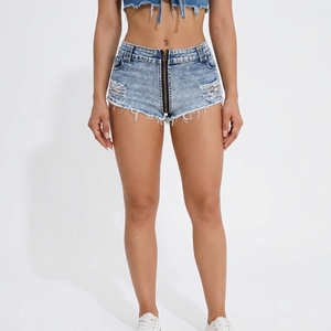 Shorts en jean taille haute pour femme, ultra-courts, avec fermeture éclair intégrale, délavage clair, effet usé et ourlet effiloché - Product Image 3