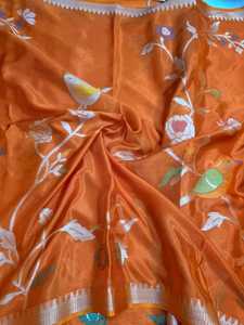 Exquisito Sari de Seda Brocada Banarasi - Lujo Puro Hecho a Mano con Trabajo de Zari Dorado - Product Image 3