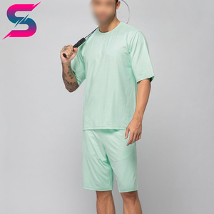Conjunto de camiseta y pantalones cortos de punto casual, transpirable, cómodo, para verano, en color verde menta sólido, para hombre. - Product Image 4