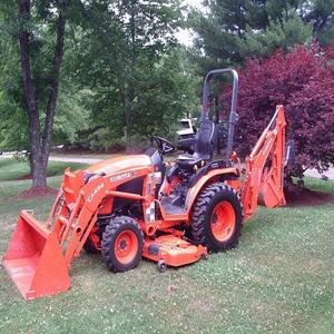 Tractor Agrícola Compacto Kubota B2301 de 23HP con Motor Diésel, Tracción en las Cuatro Ruedas, Maquinaria Agrícola para Preparación de Terrenos - Product Image 5